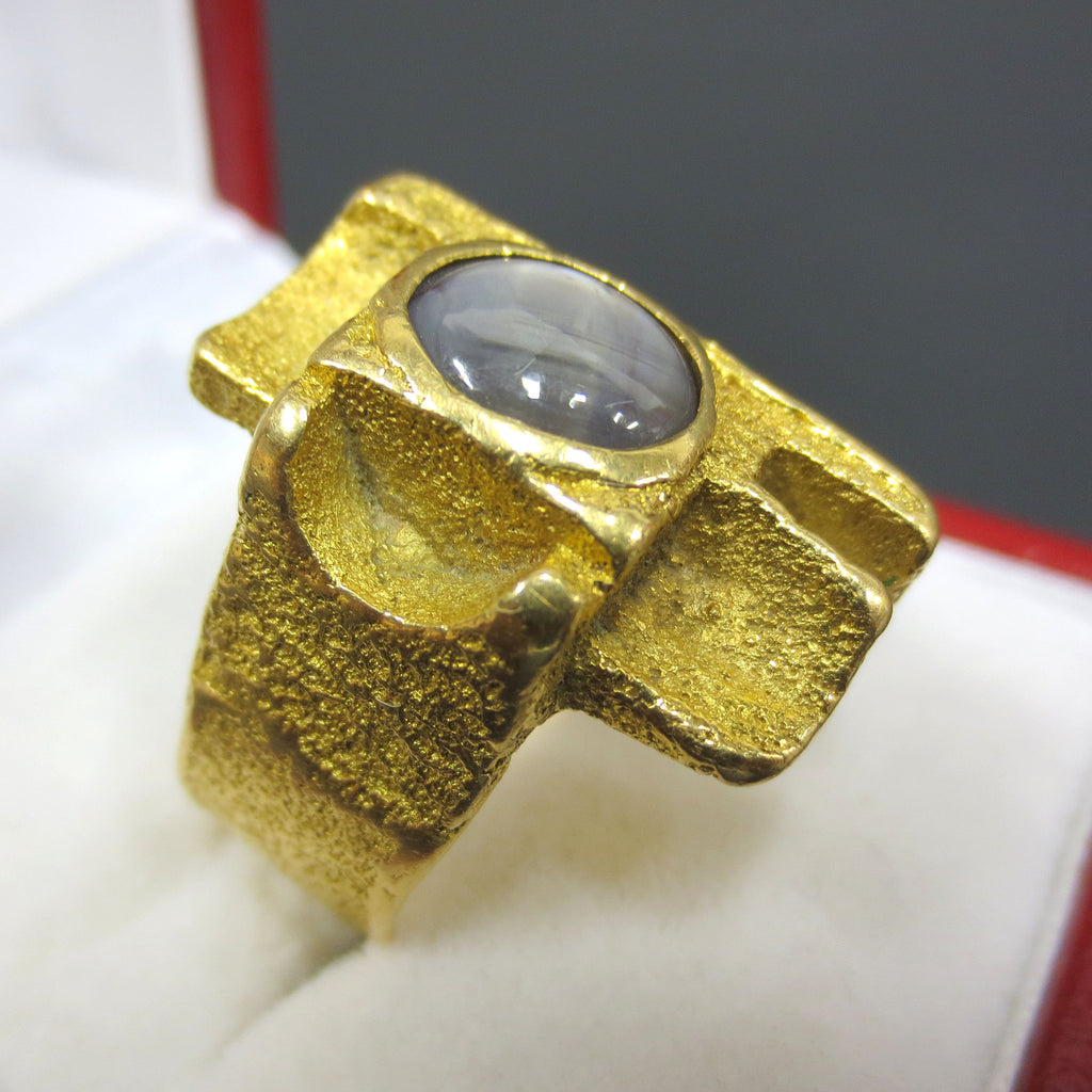 1960s Vintage Modernist 18k Gold Ring, 2 Carats Star Sapphire, 15 gr