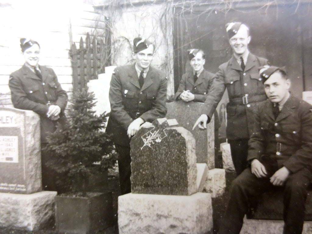 WWII 1940's Authentic Photo of 6 Young Soldiers Laughing Around Tombstones